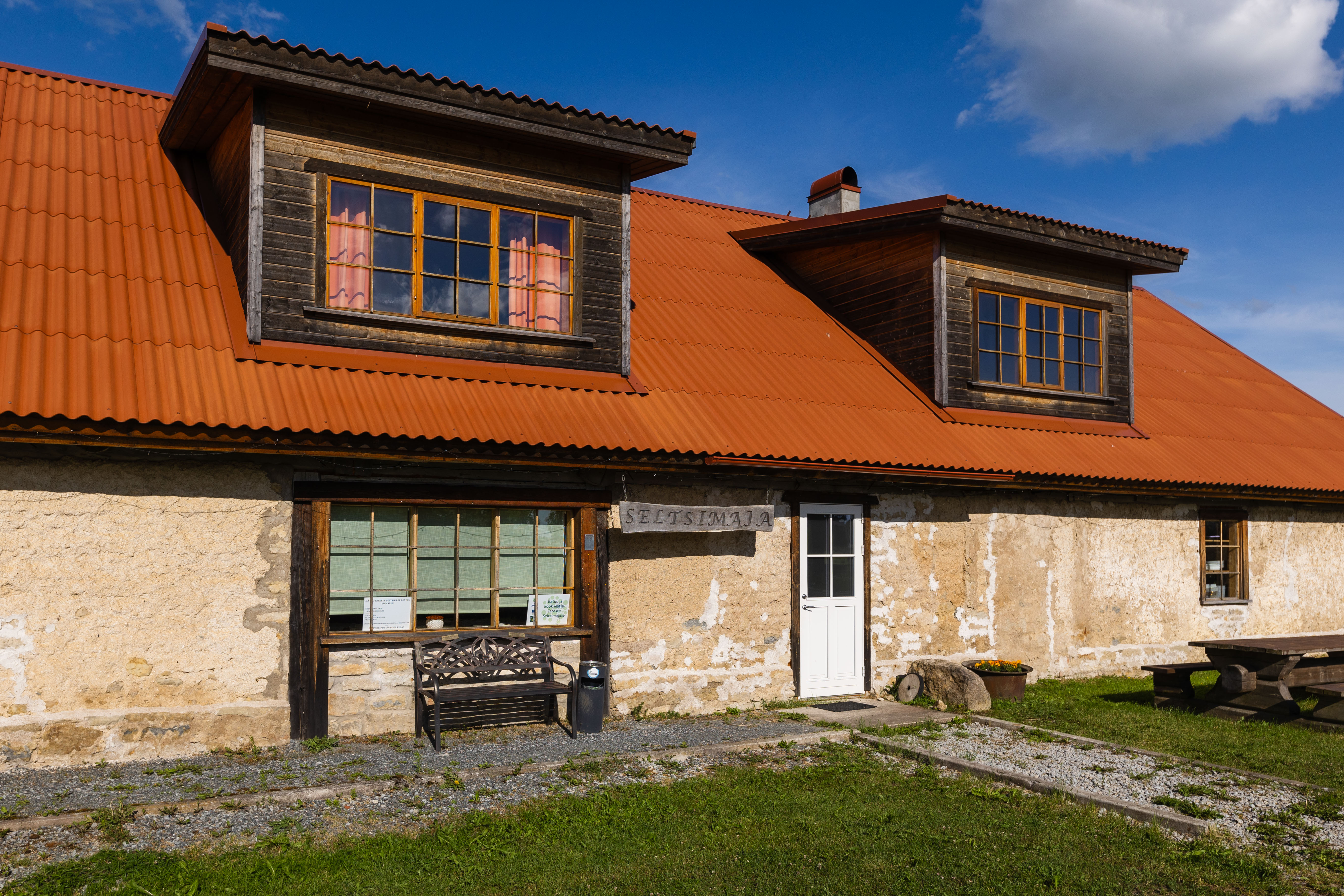 Mätja-Tareste seltsimaja Saaremaa Minusaaremaa.ee